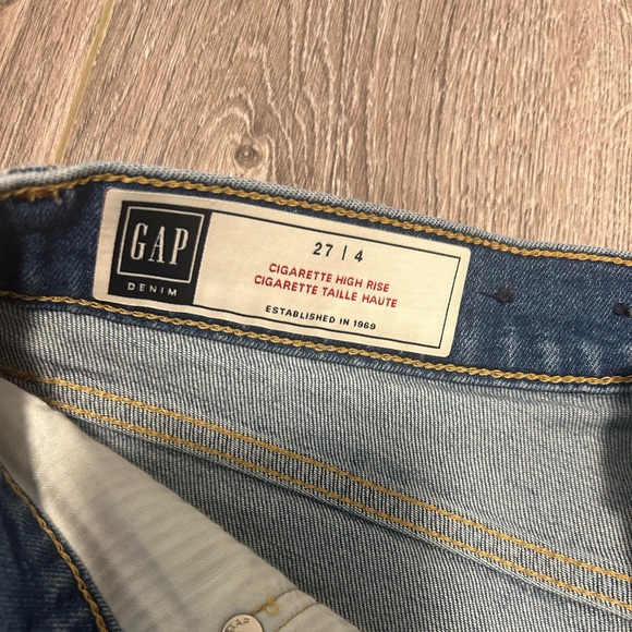 Gap High Rise Jeans - Picture 2 of 2